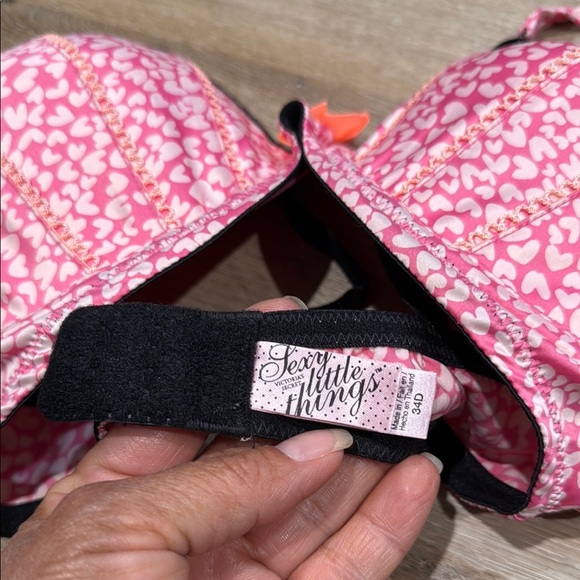 Victoria's Secret Pink and Black Plunge Bra Push Up - Picture 2 of 9